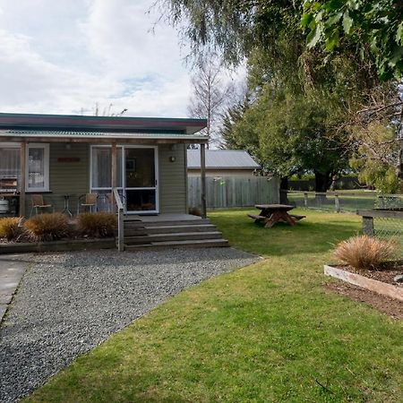 Accommodation Fiordland The Bach - One Bedroom Cottage At 226B Milford Road Те-Анау Экстерьер фото
