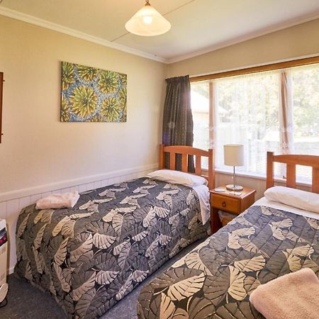 Accommodation Fiordland The Bach - One Bedroom Cottage At 226B Milford Road Те-Анау Экстерьер фото