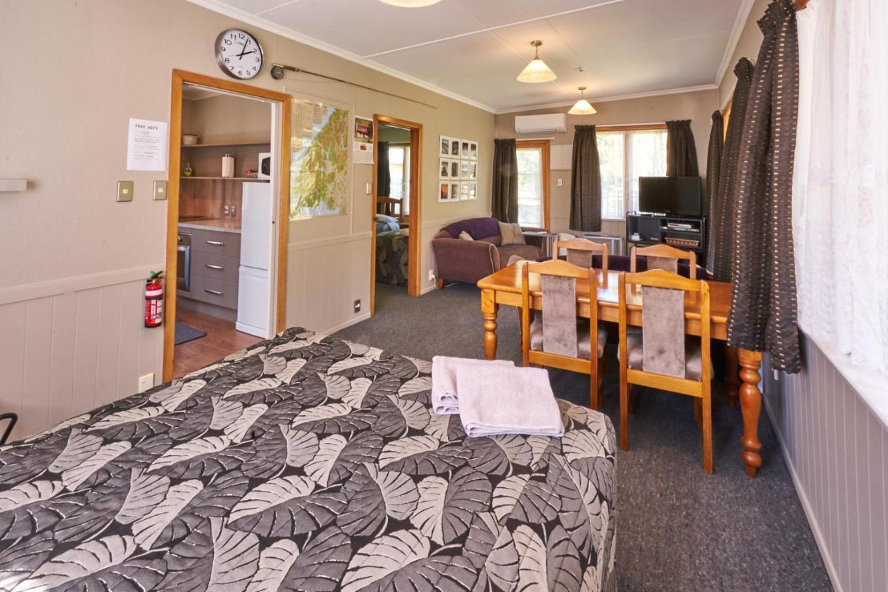 Accommodation Fiordland The Bach - One Bedroom Cottage At 226B Milford Road Те-Анау Экстерьер фото