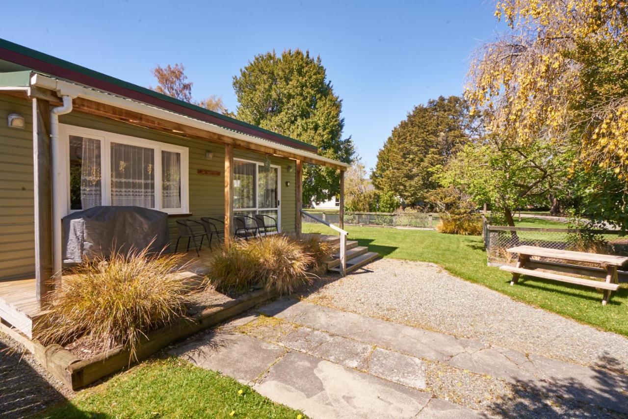 Accommodation Fiordland The Bach - One Bedroom Cottage At 226B Milford Road Те-Анау Экстерьер фото