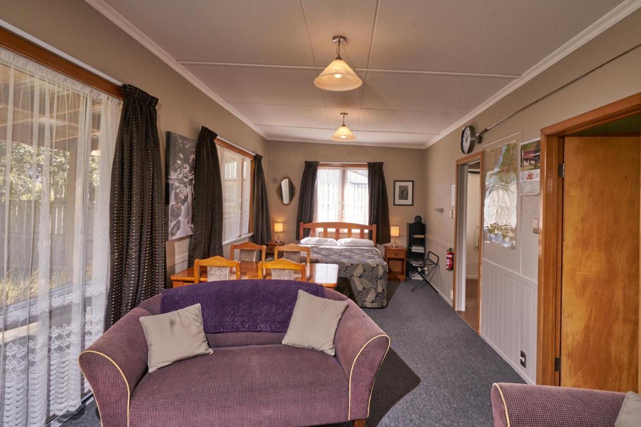 Accommodation Fiordland The Bach - One Bedroom Cottage At 226B Milford Road Те-Анау Экстерьер фото