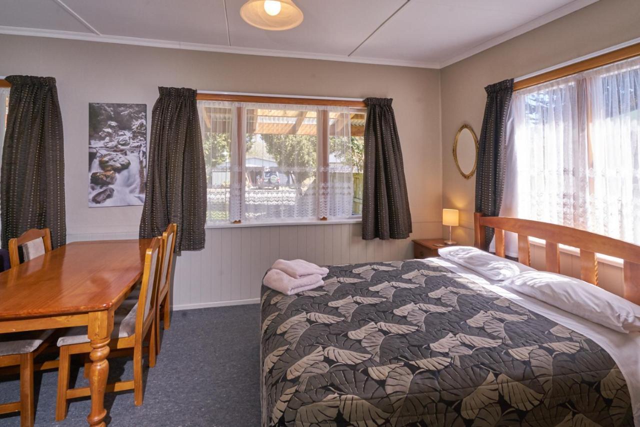 Accommodation Fiordland The Bach - One Bedroom Cottage At 226B Milford Road Те-Анау Экстерьер фото